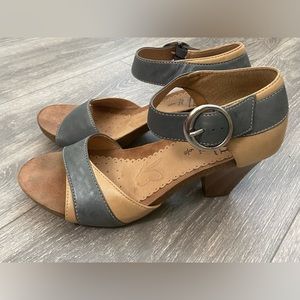 Vintage Caprice Walking On Air Blue & Tan Leather Sandals Wood Heels EUR 39/8.5